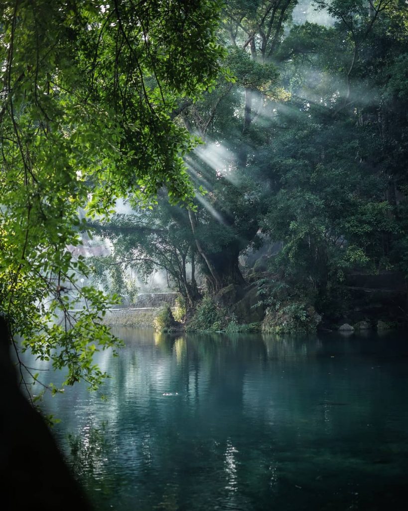 Telaga Biru Cicerem Danau Indah Sebening Kaca Di Kuningan