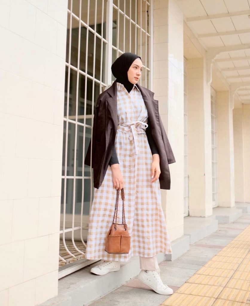 Ingin Tampil Trendy Dengan Busana Berhijab Ikuti Inspirasi Gaya Outfit Hijab Ala Influencer