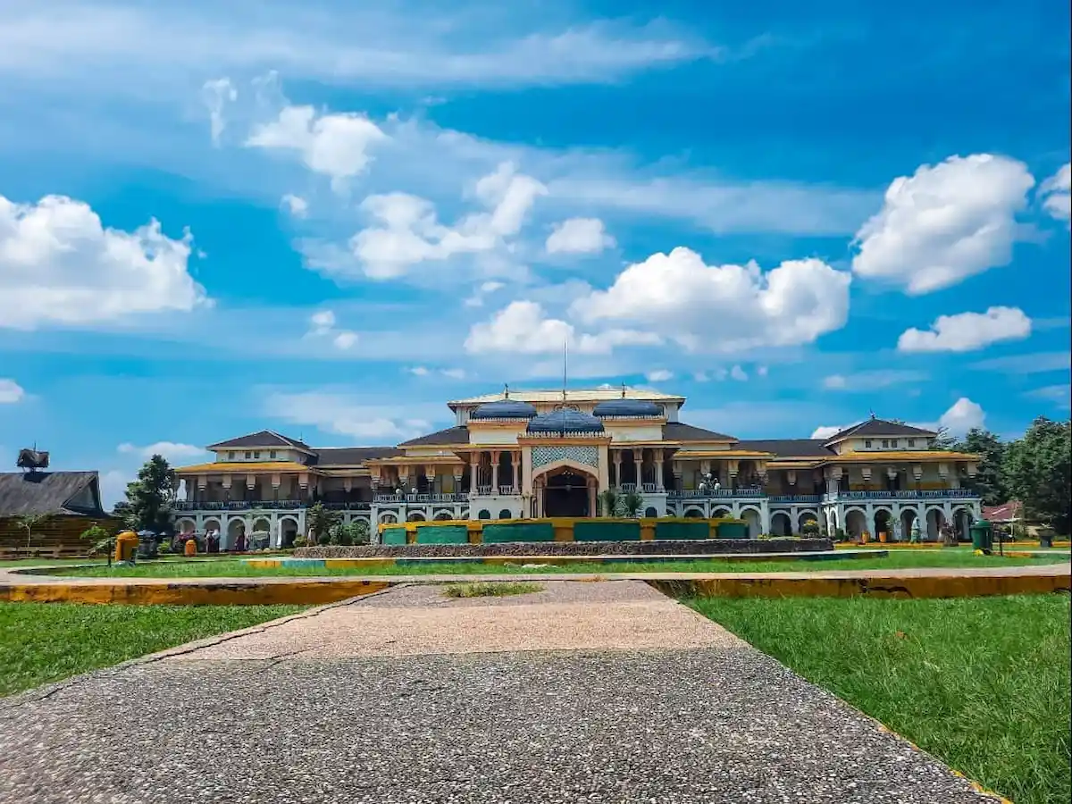 Sejarah Istana Maimun Hingga Legenda Meriam Puntung Di Medan