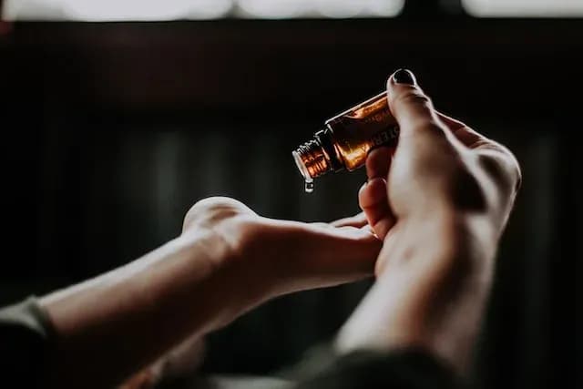7 Essential Oils for Your Relaxation and Self-Healing Journey