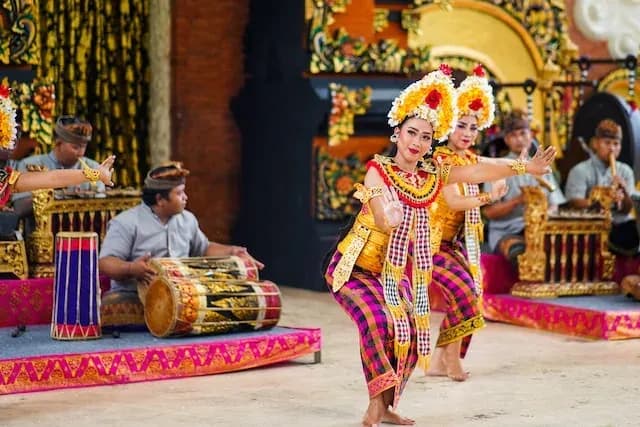 6 Traditional Dances and Ceremonies in Bali, from Energetic Moves to Sacred Rituals