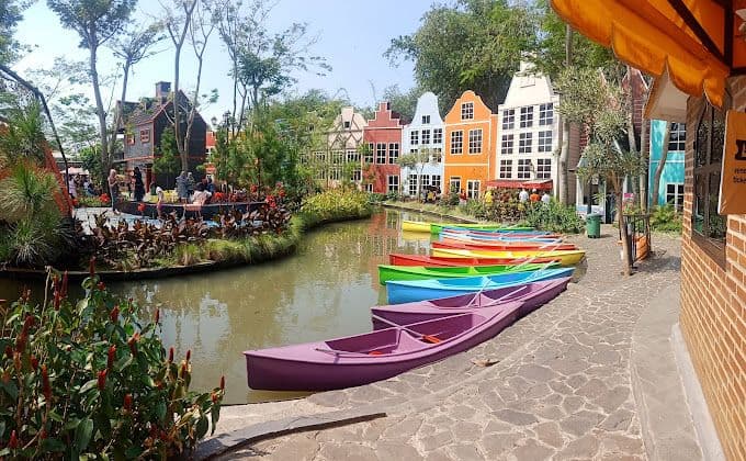 7 Spot Foto Paling Cihuy di Kampung Eropa Devoyage Bogor