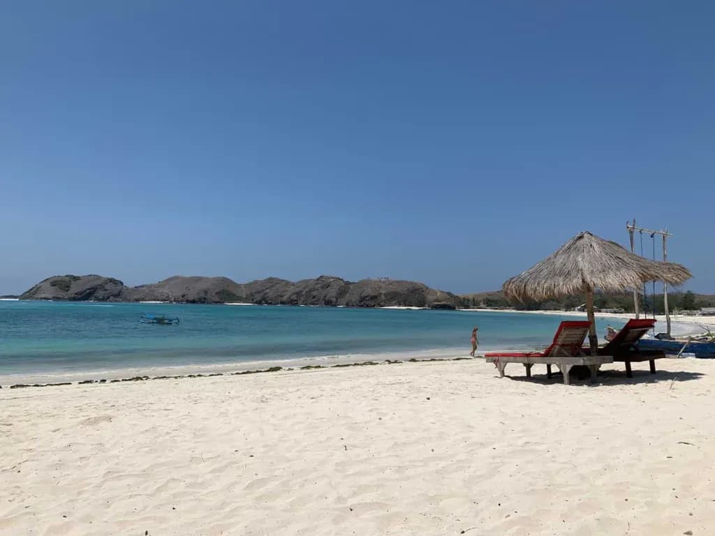 7 Rekomendasi Beach Club di Lombok yang Paling Populer