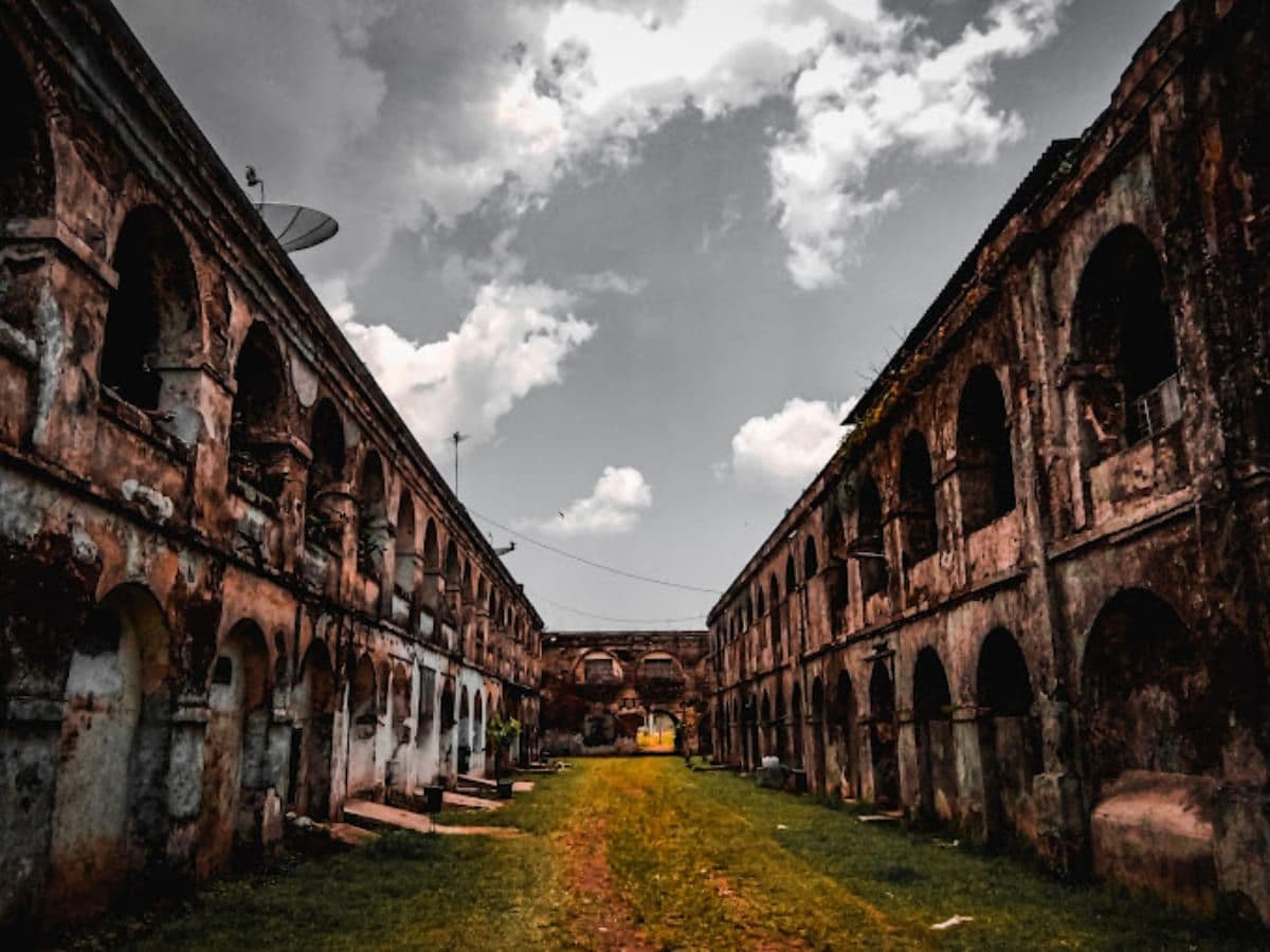 7 Tempat Angker di Semarang! Ada yang Instagrammable, Lho!