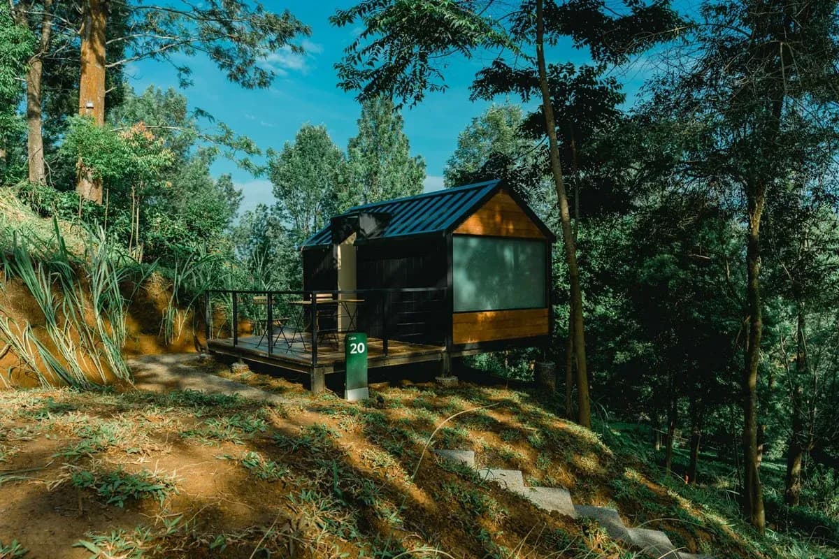 19 Rekomendasi Camping dan Glamping di Puncak