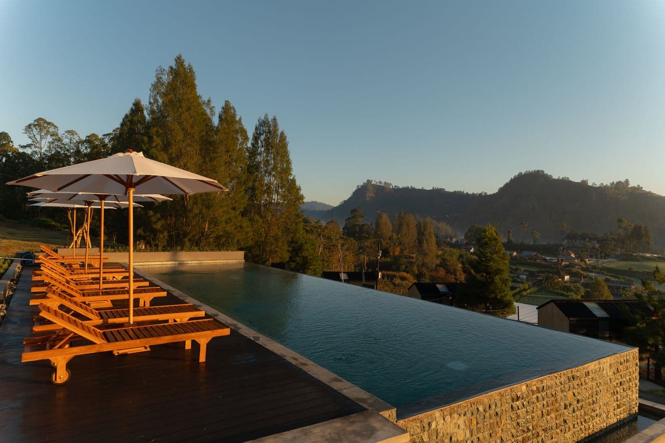 Penasaran Rasanya Berenang View Gunung Batur? Cobain Fasilitas Baru Bobocabin Kintamani!