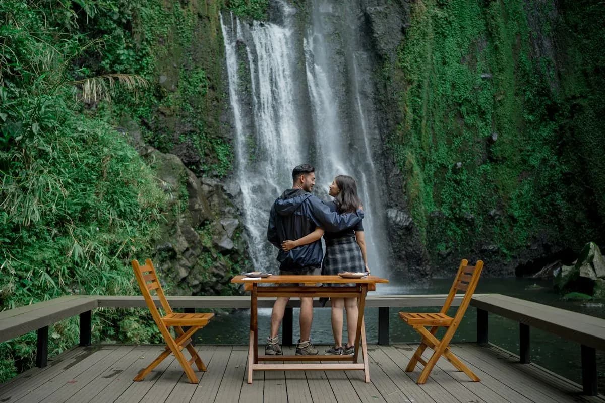 7 Pengalaman Liburan Terbaik untuk Pasangan di Bobocabin