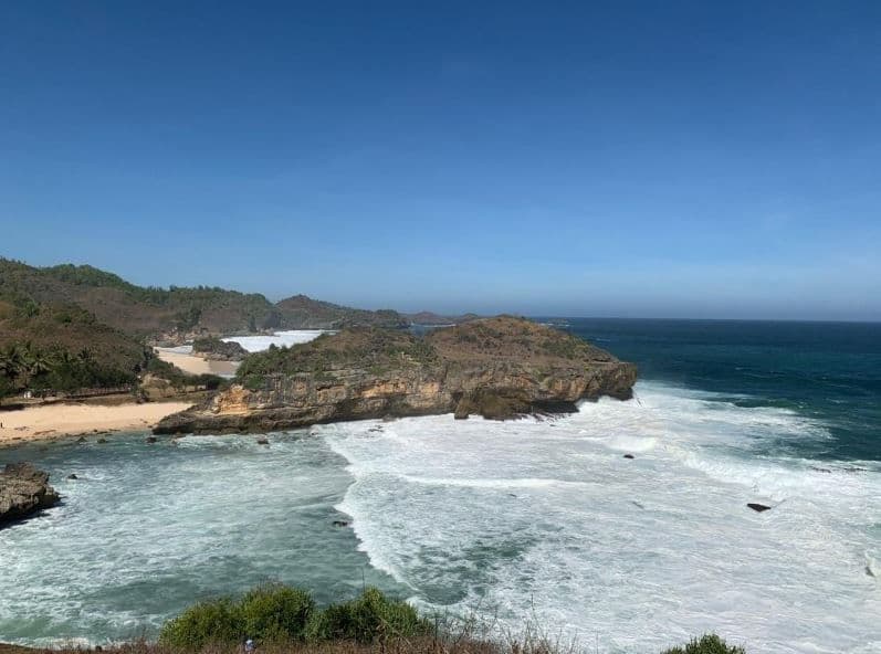 Indahnya Bermain ke Pantai Kasap di Daerah Pacitan