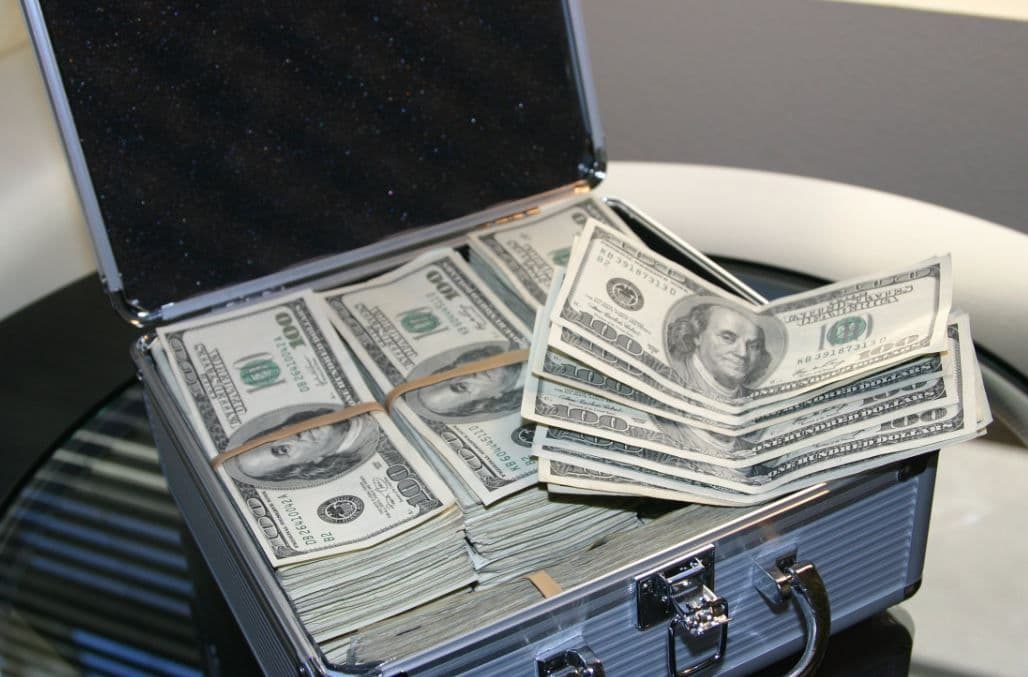Tips Menjaga Uang Tetap Aman Selama Travelling