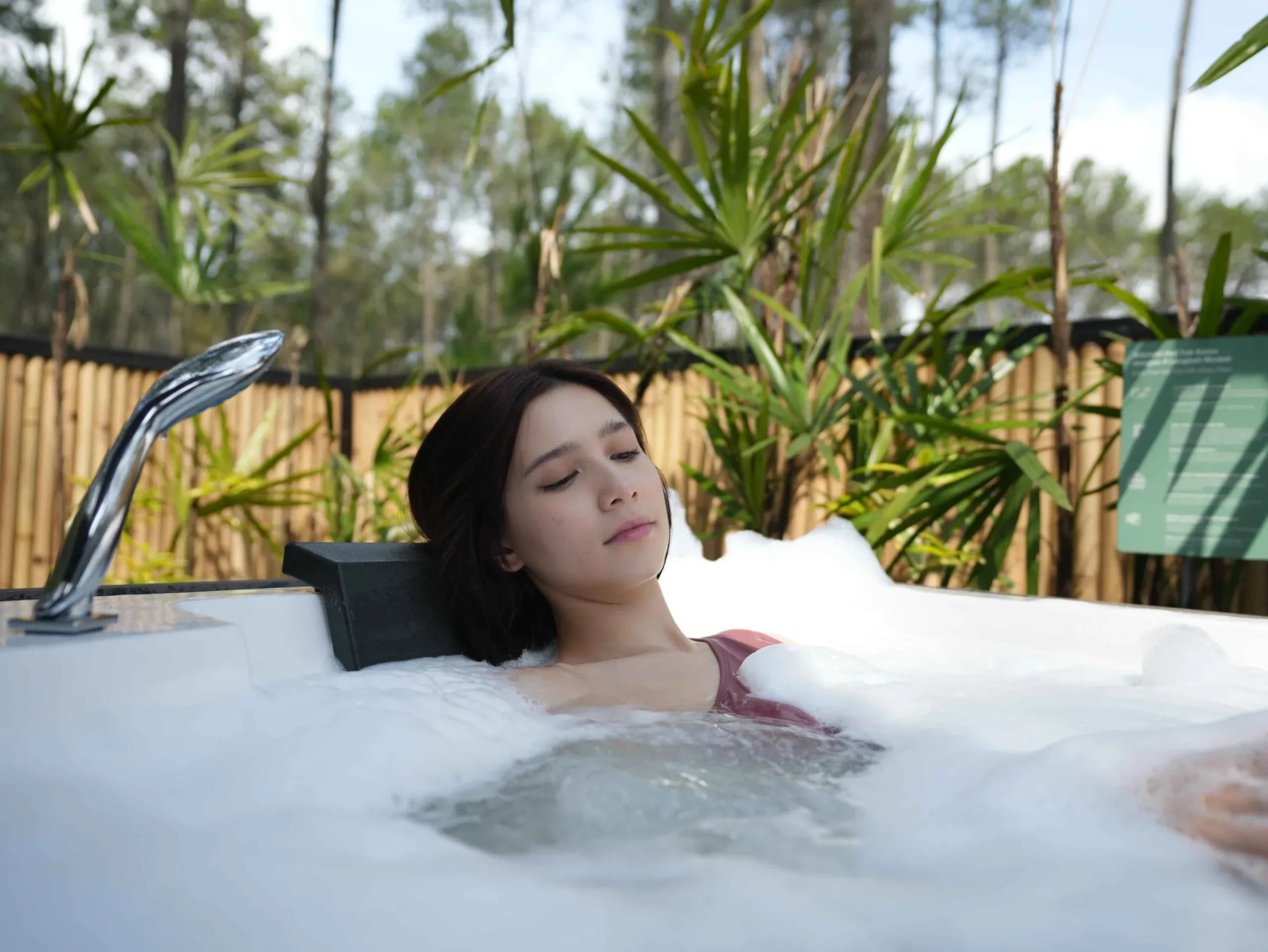 Nikmati Relaksasi Maksimal: 3 Rekomendasi Glamping Hot Tub