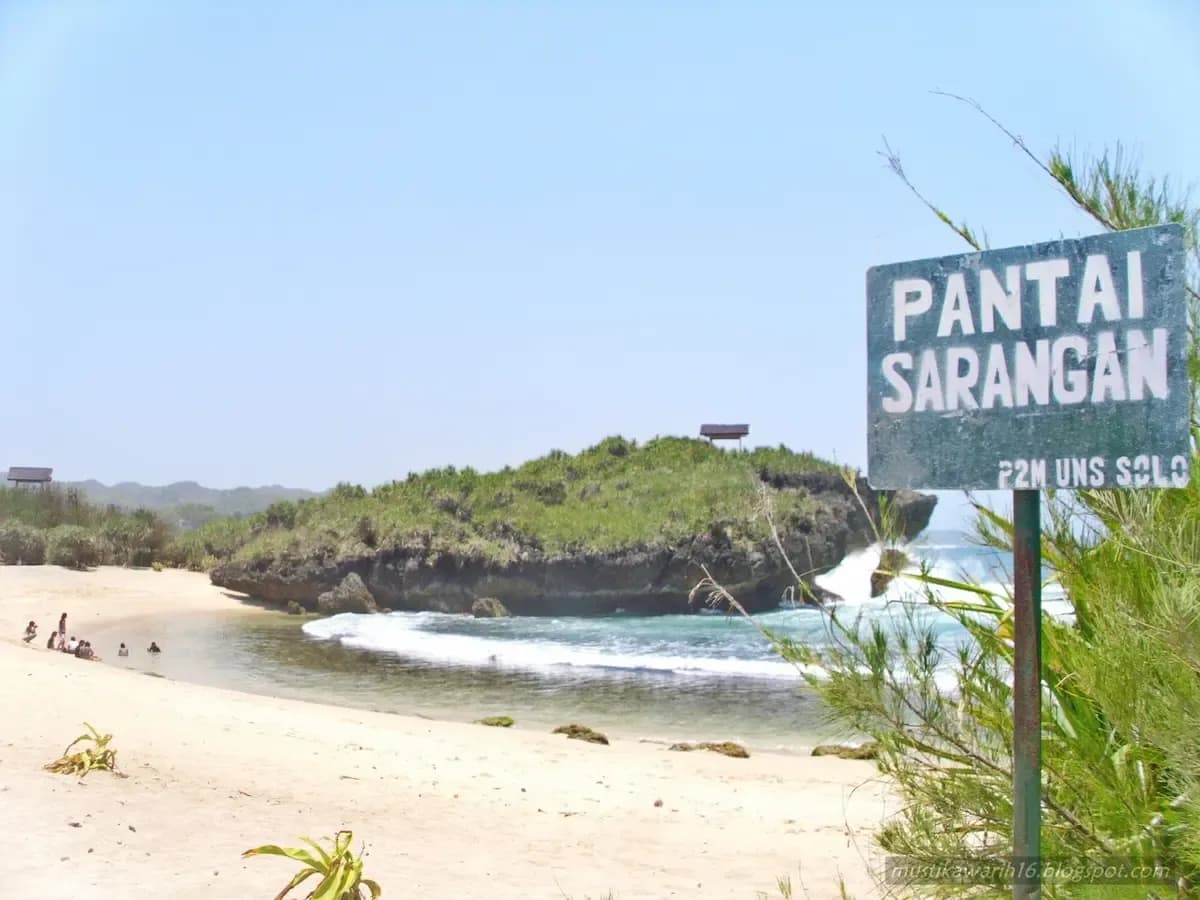 Daya Tarik Pantai Sarangan Gunungkidul, Ini Dia Rute dan HTM-nya!