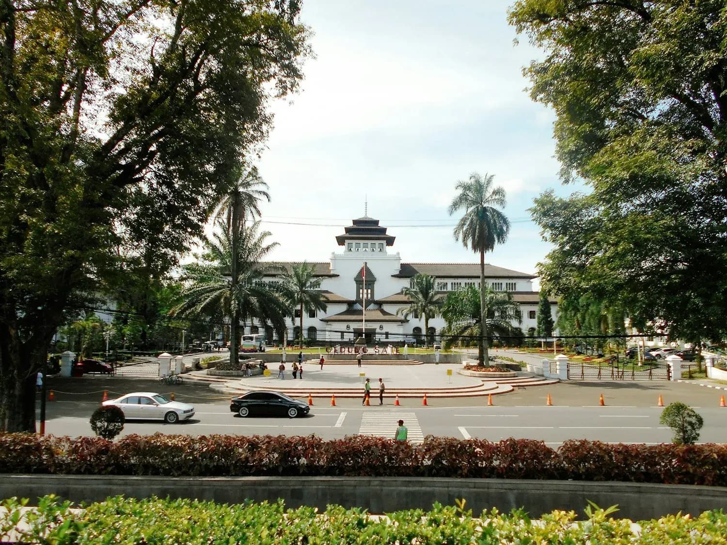 Mari Mengenal Sejarah Gedung Sate Bandung dan Asal-Usul Namanya yang Unik