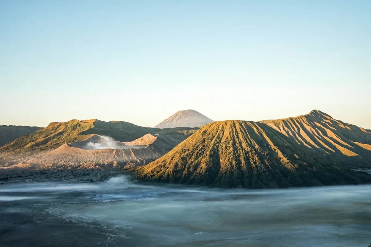 Dari Carstensz hingga Bukit Raya: Ini Daftar Seven Summit Indonesia!