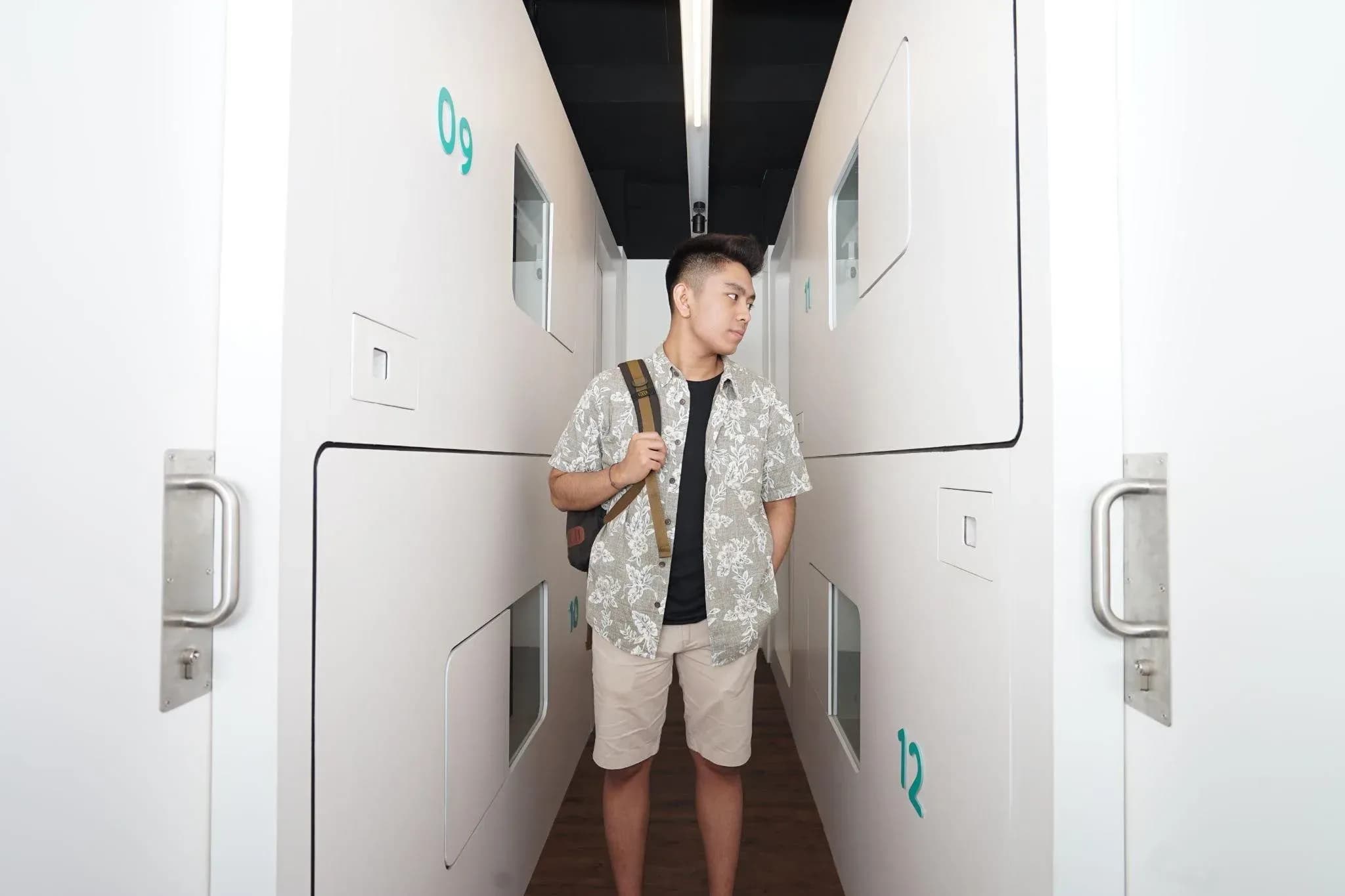 Strategis Banget, Cobain 3 Rekomendasi Hotel Kapsul Dekat Stasiun Pasar Senen!