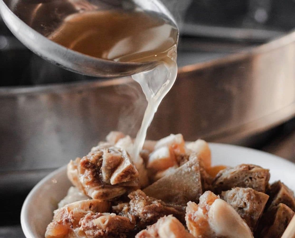 Bakso di Bandung Enak Semua, Tetapi Inilah 7 Tempat “Ngabaso” Terenak di Bandung!