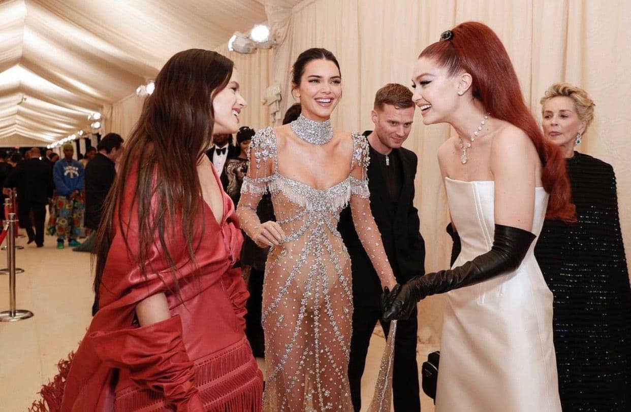 Dapatkan Inspirasi OOTD dari Fashion 2021 Met Gala 7 Artis Berikut!