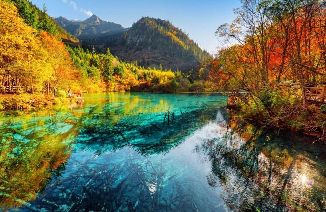 Seindah Kristal, Ini Dia 7 Danau Paling Indah di Dunia Versi Bob