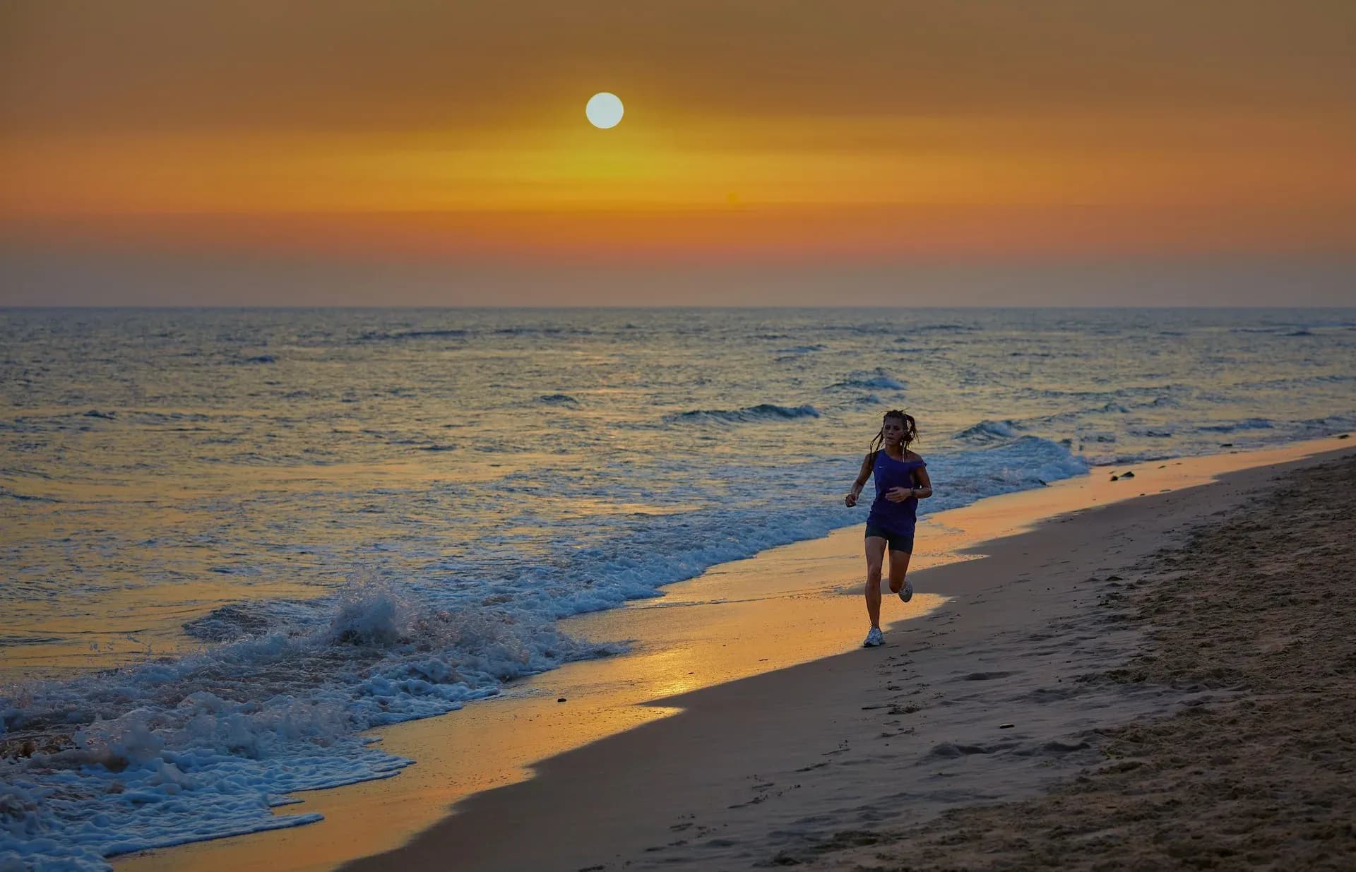 Tips Foto Aesthetic di Pantai yang Wajib Dicoba Plus Cara Pilih Outfit-nya!