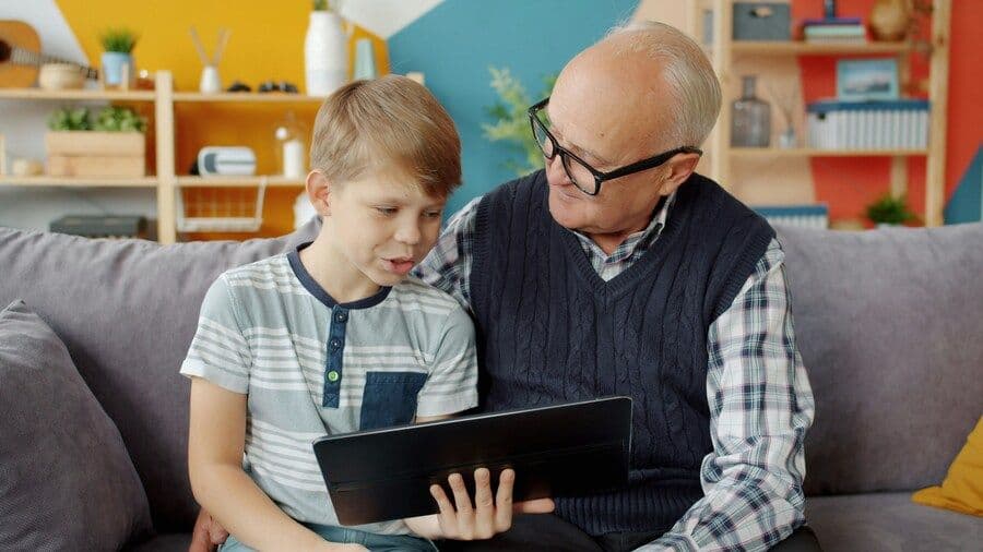 Cara Mengatasi Anak Kecanduan Gadget & Tips Digital Detox