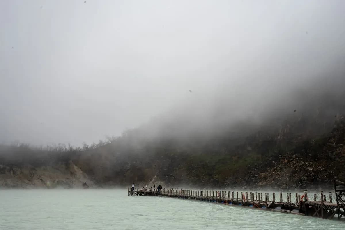 Kawah Putih Bandung: Daya Tarik, HTM, dan Rute ke Lokasi