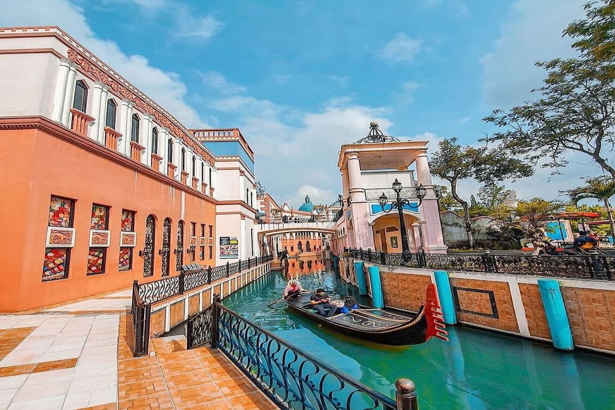 Ingin Bikin Konten-Konten dengan Latar Pemandangan Indah? Kunjungi Destinasi Wisata Puncak Instagrammable Berikut Ini Yuk!