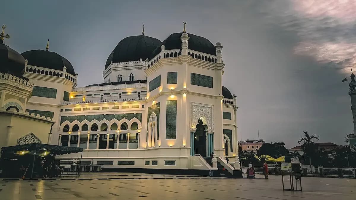 Mengulik Sejarah dan Arsitektur Megah Masjid Raya Medan