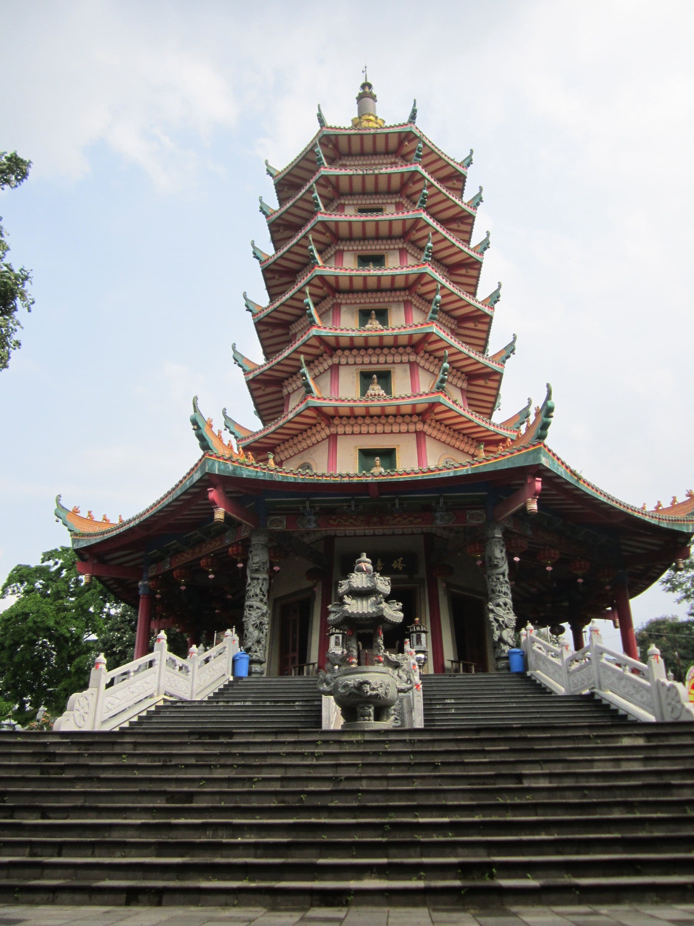 Pagoda Avalokitesvara; Bangunan Megah untuk Kamu Kunjungi di Wisata Semarang