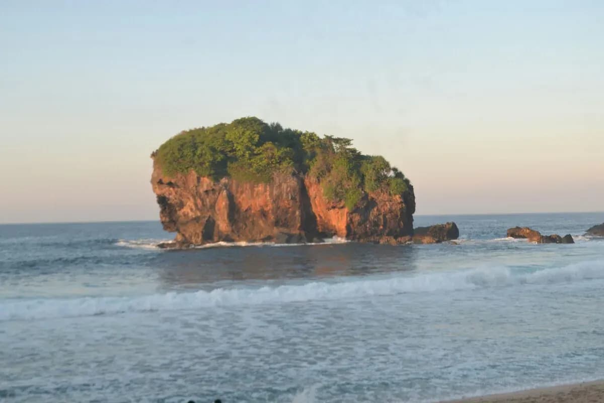 Pantai Jungwok Gunungkidul: Surga Tersembunyi nan Memikat Hati