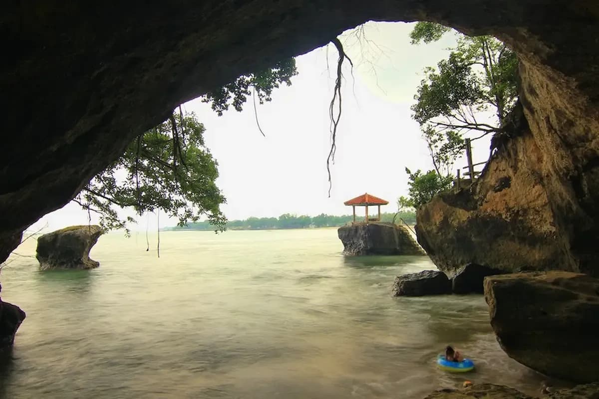 Seram! 8 Pantai Angker di Indonesia Ini Punya Sejarah Mistis Lho!