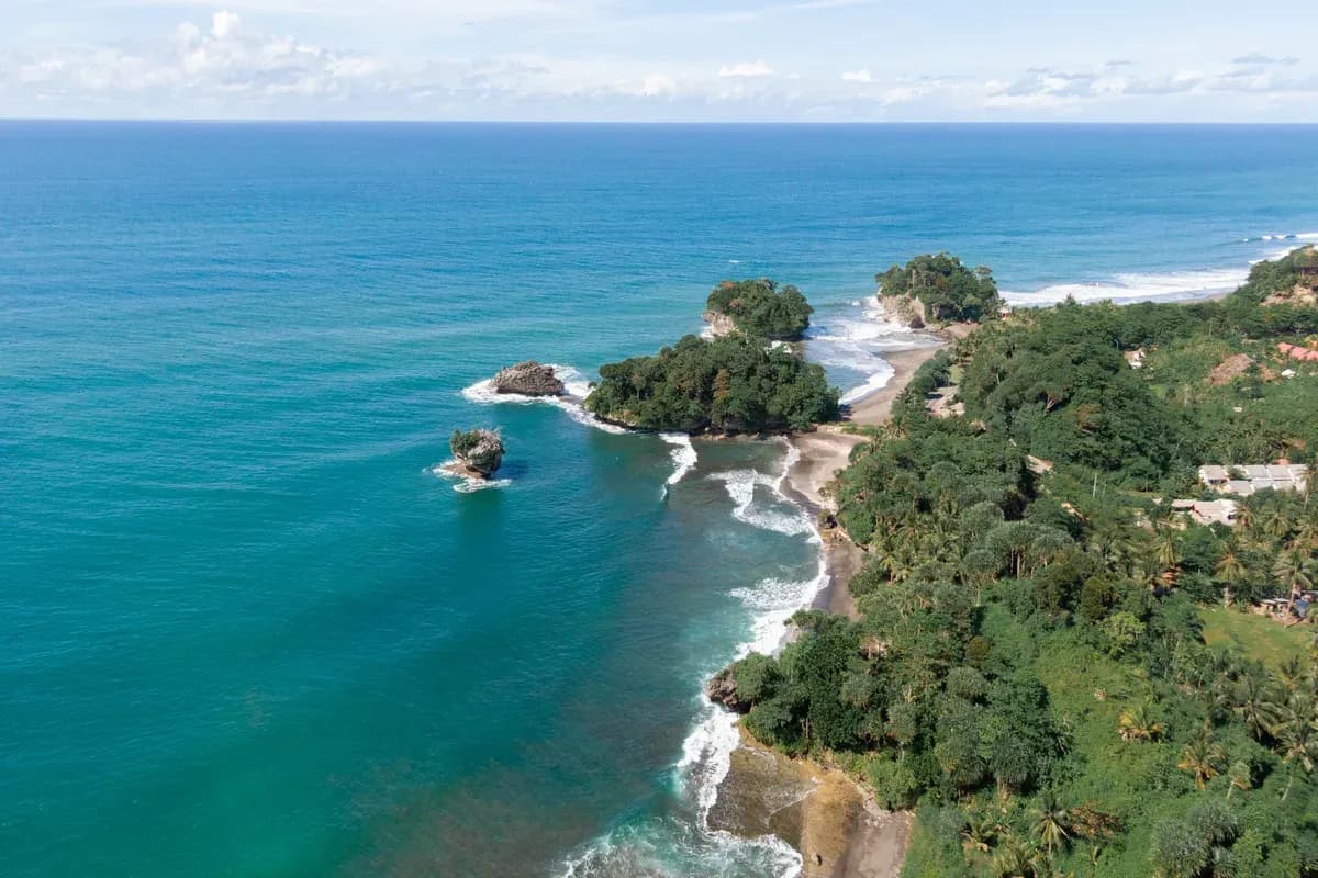 Wisata Pantai Madasari: Kegiatan dan Tempat Menginap Terbaik