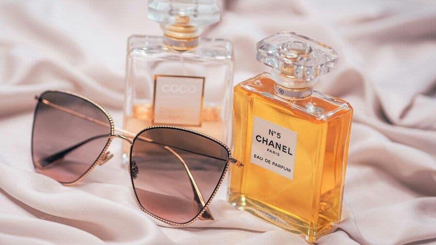 Coba 7 Parfum Wanita Paling Populer 2021 Ini Biar Kamu Makin Fresh!
