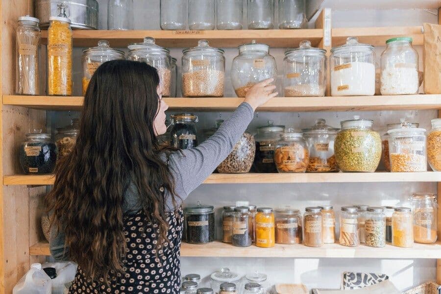 8 Makanan Paling Awet untuk Stok Darurat dan Cara Simpan