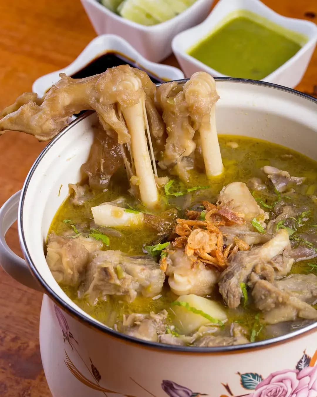 8 Tempat Makan Keluarga di Medan, Menu Enak Suasana Ciamik!