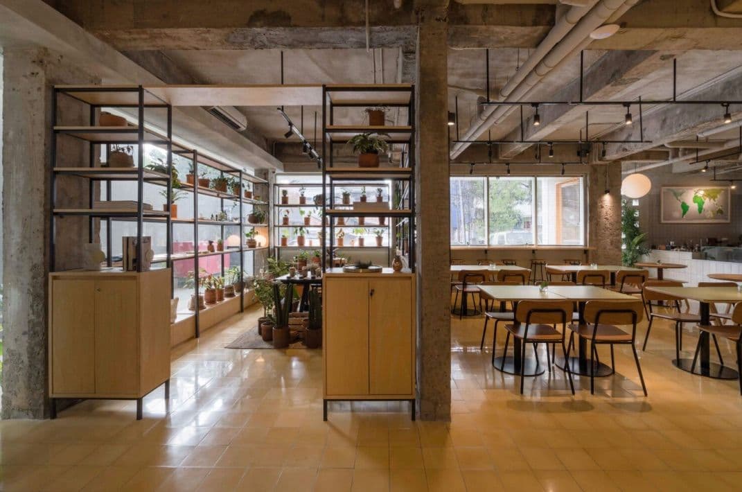 Yuk Ngopi Bareng Hewan Peliharaanmu di 7 Pet Friendly Cafe Jakarta Ini!