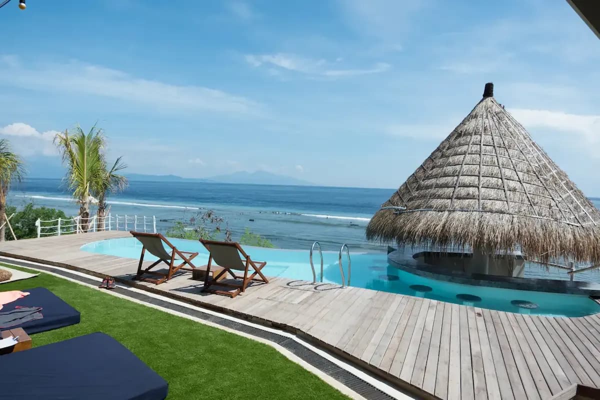 8 Beach Club di Nusa Penida yang Paling Populer