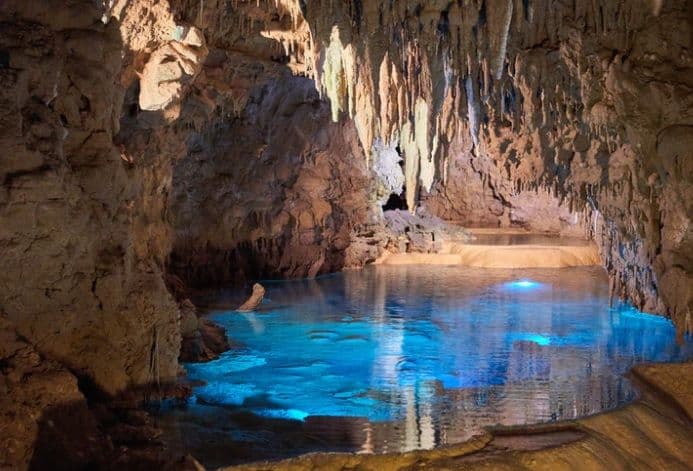 Inilah 10 Gua Terindah di Dunia Versi Bob the Koala