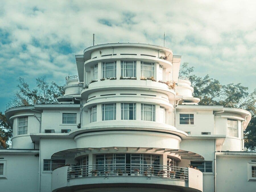 Menguak Sejarah Villa Isola Bandung & Fakta Uniknya!