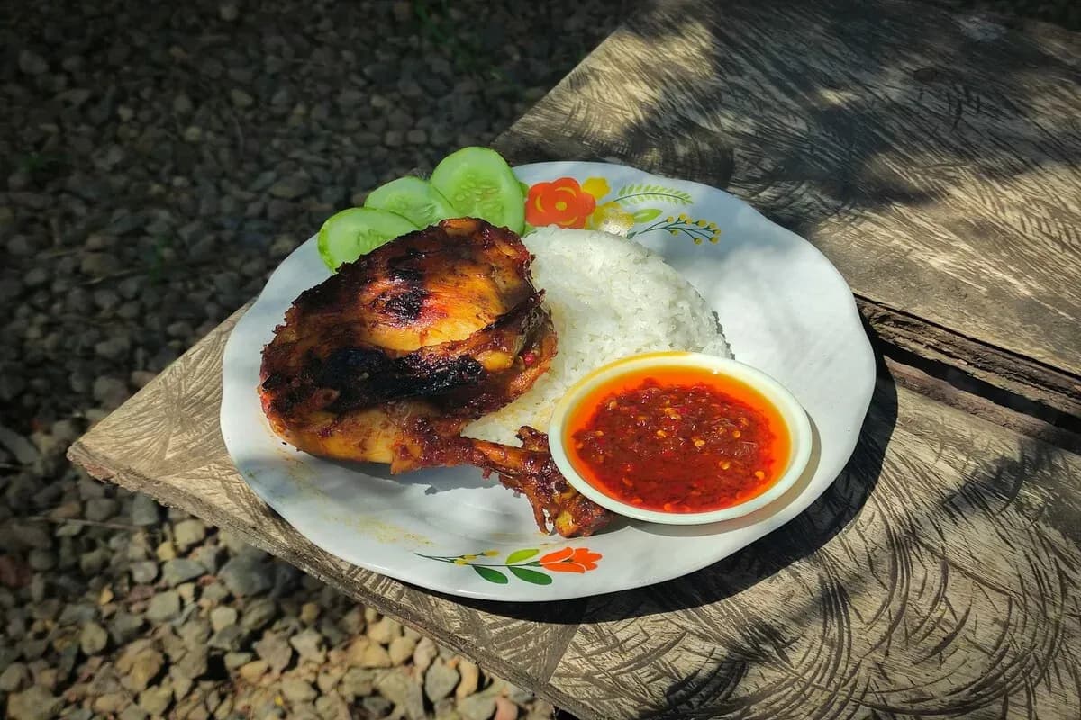 Makan Nikmat di Saung Gawir Ciwidey Bandung