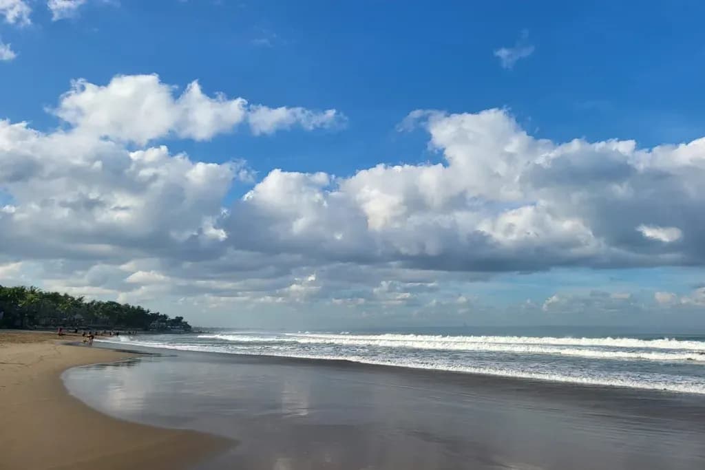 Indahnya Alam di Pantai Air Manis yang Menakjubkan