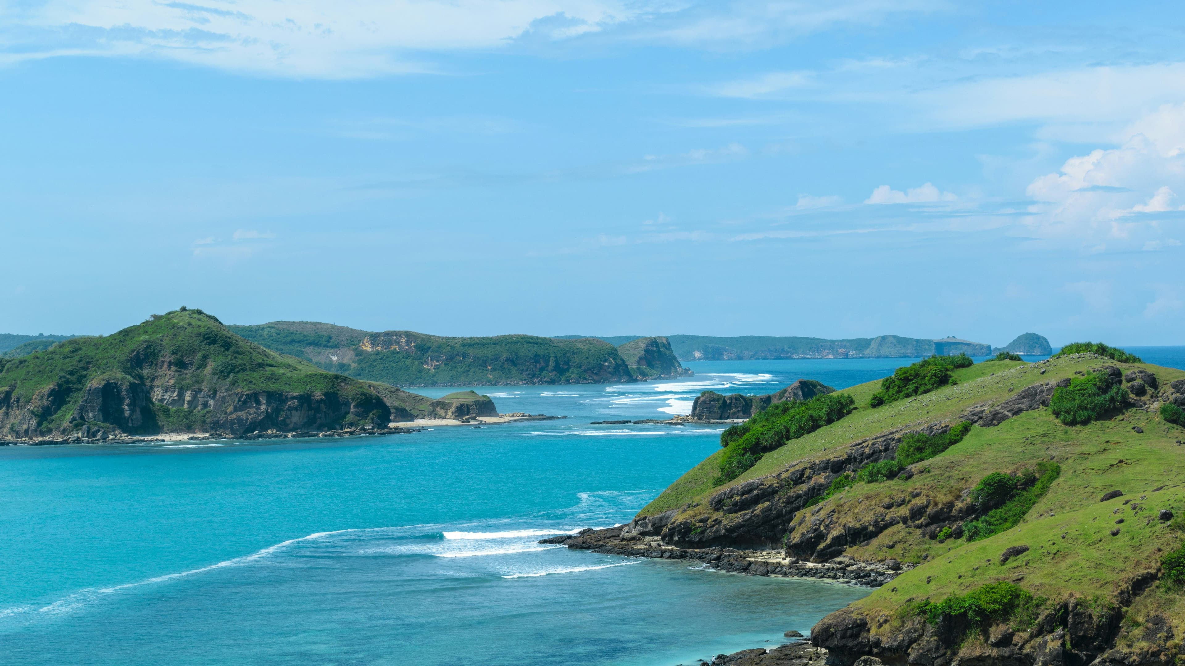 Menikmati Pesona Bukit Merese Lombok: Spot Sunset Terbaik dengan View Samudra