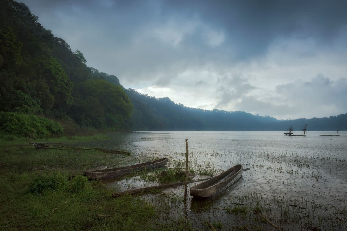 10 Danau Angker di Indonesia, Ceritanya Bikin Merinding!