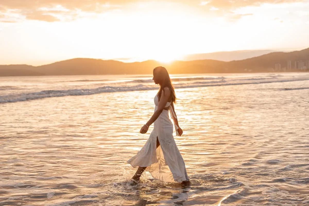 13 Tips Memilih Outfit ke Pantai Agar Liburan Kamu Tetap Nyaman!