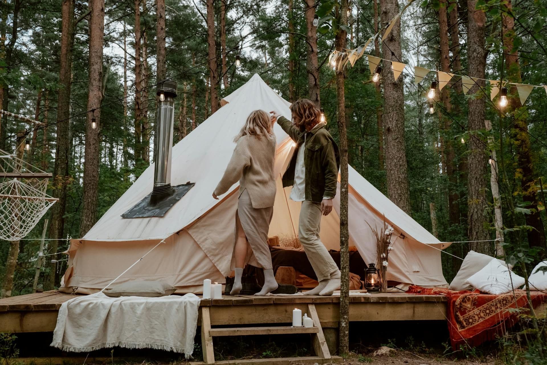 Ingin Coba Glamping? Simak 7 Tips Persiapan Glamping dari Bob Ini!
