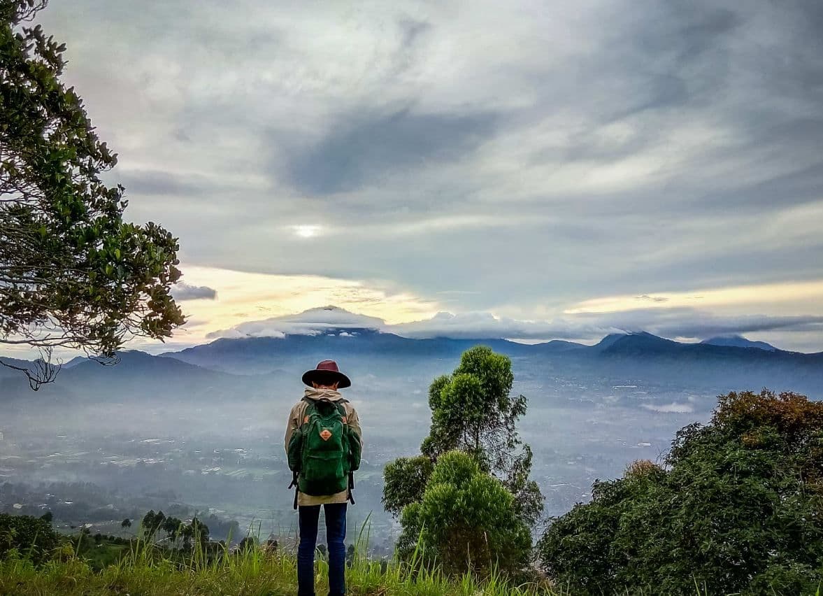 Panduan Lengkap Hiking Gunung Putri Lembang: Info HTM, Jalur, dan Tips Pemula