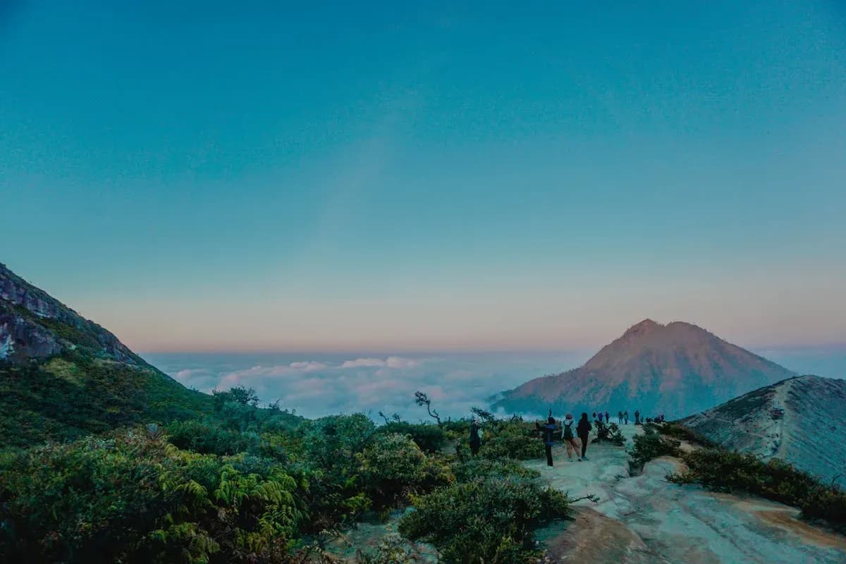 Wisata ke Kawah Ijen: Melihat Eternal Blue Fire Banyuwangi