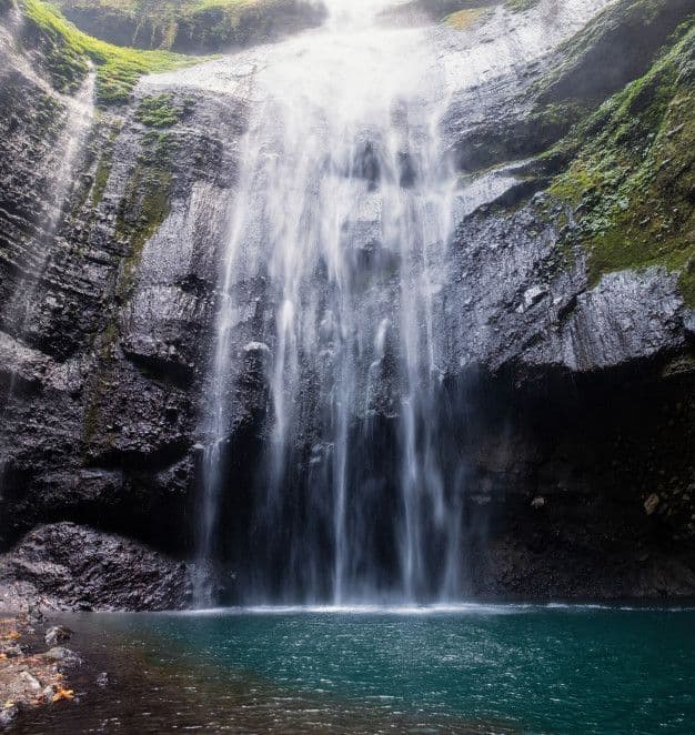 Capek, Kak? Rehat Sejenak dengan Menikmati 10 Wisata Air Terjun Virtual Tercantik Ini Yuk!