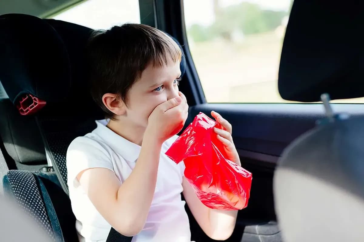 12 Tips Jitu untuk Mencegah Anak Mabuk Perjalanan