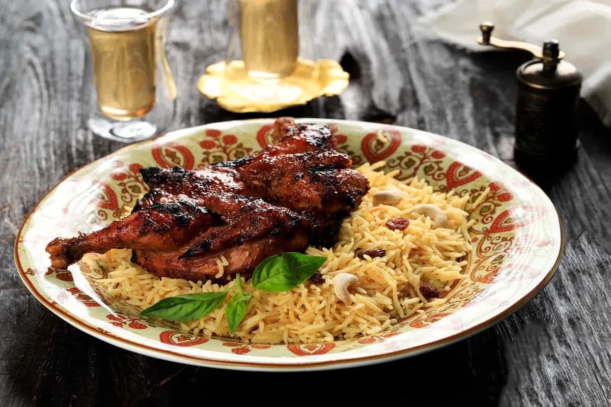 15 Tempat Makan Nasi Kebuli Terenak di Jakarta, Yuk Coba!