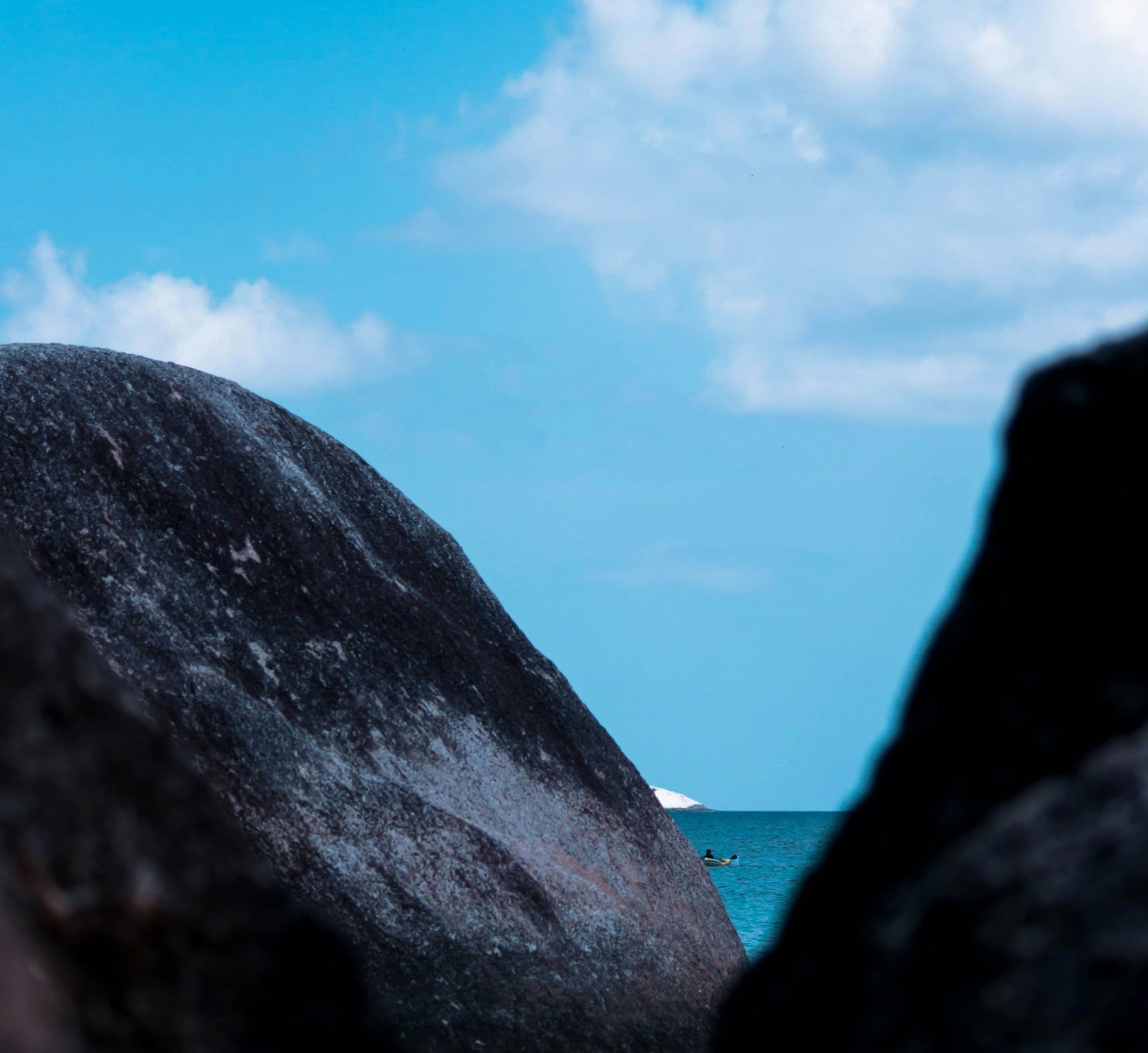 Indahnya Pemandangan Pulau Batu Berlayar