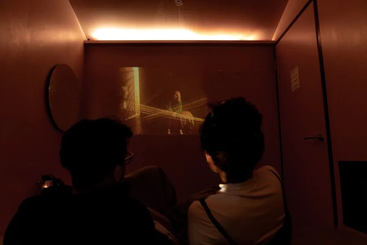 Rekomendasi Film dan Series Netflix Seru yang Lagi Trending & Wajib Ditonton